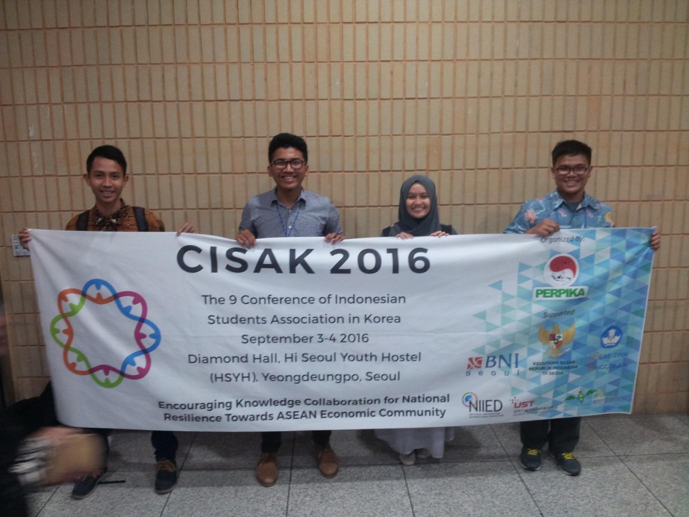 Four UII Students make a Research Presentation in Seoul, South Korea